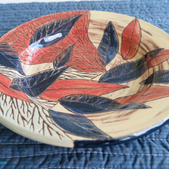 black red leaf plate